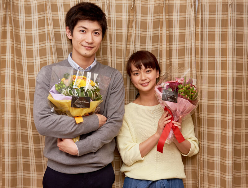 三浦春馬、多部未華子、映画「アイネクライネナハトムジーク」撮影終了に笑顔