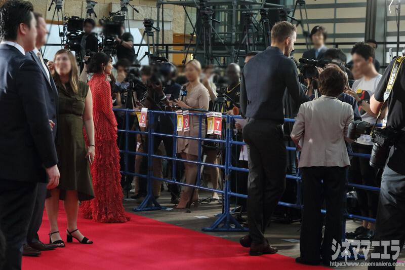 ライアン・レイノルズと忽那汐里、レッドカーペットにて