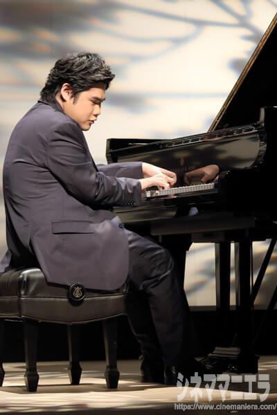 辻井伸行氏、「スタインウェイ」のピアノで「The Dream of the Lambs」と「水の戯れ」の2曲を演奏