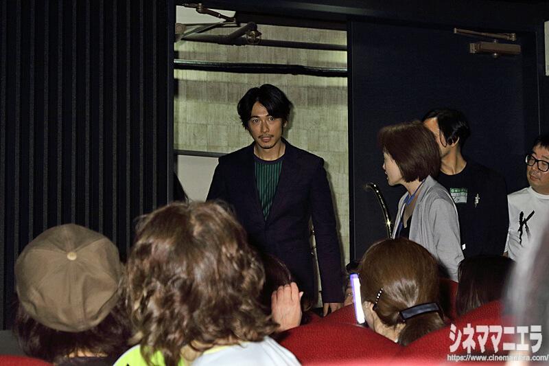 ディーン・フジオカ、客席通路から登場！