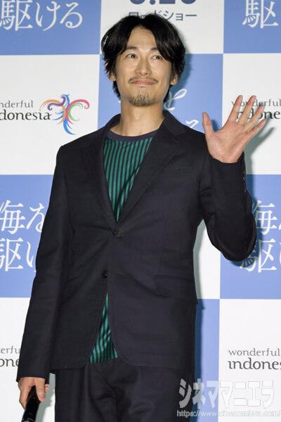大歓声に手を振りこたえるディーン・フジオカ、映画『海を駆ける』完成披露上映会舞台挨拶