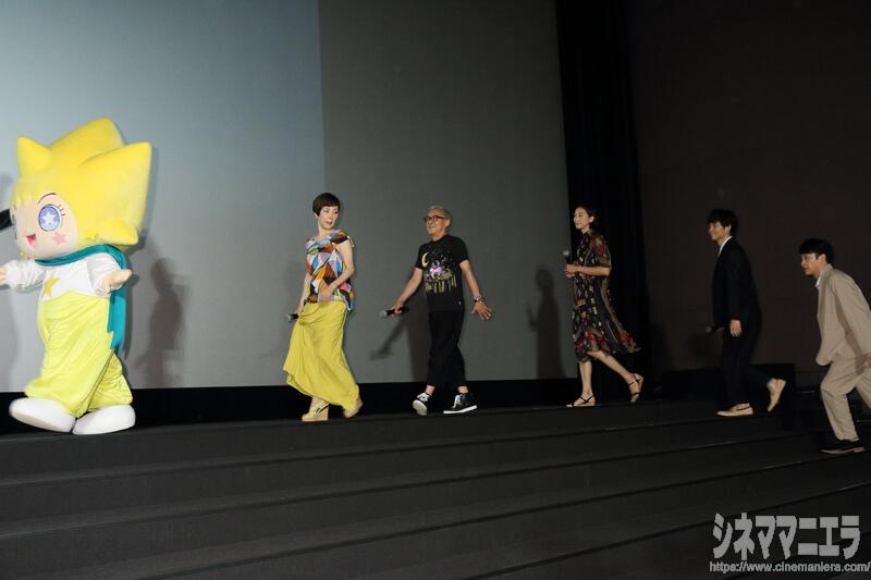 クルンを先頭に、登壇者が入場！