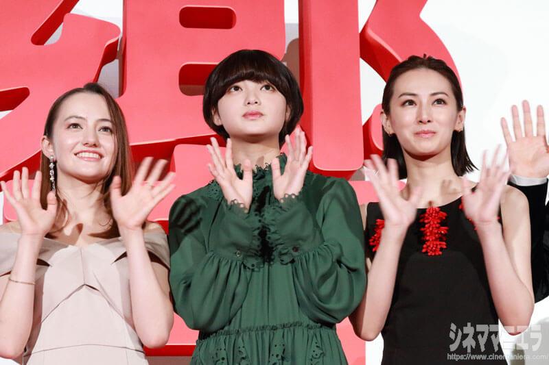 左から、アヤカ・ウィルソン、平手友梨奈、北川景子
