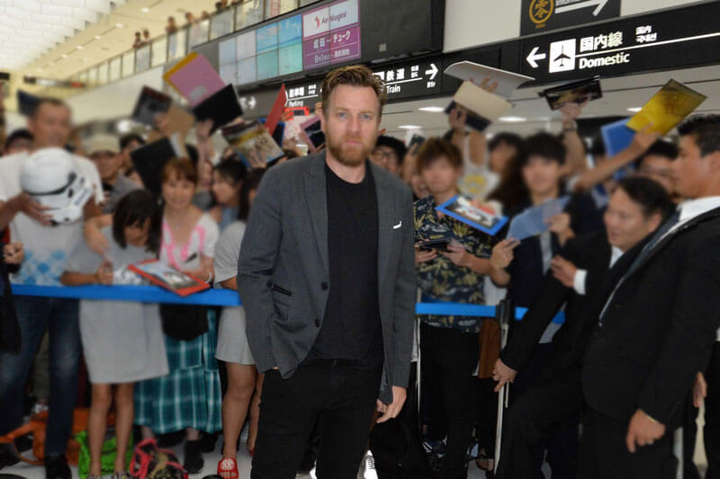 ユアン・マクレガー初来日！「東京を探検したい」成田空港でファンと交流