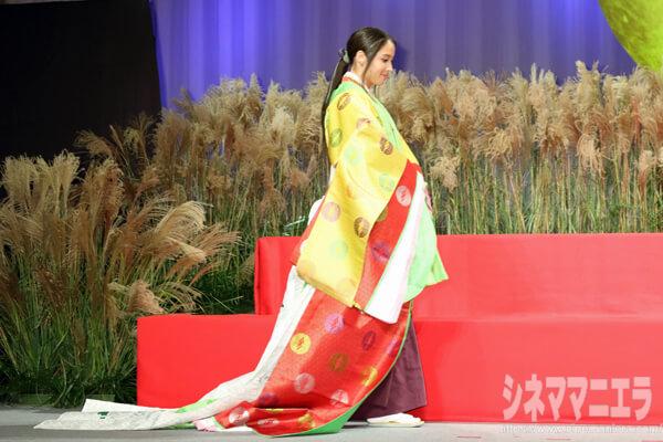 広瀬アリス、十二単姿で登場！