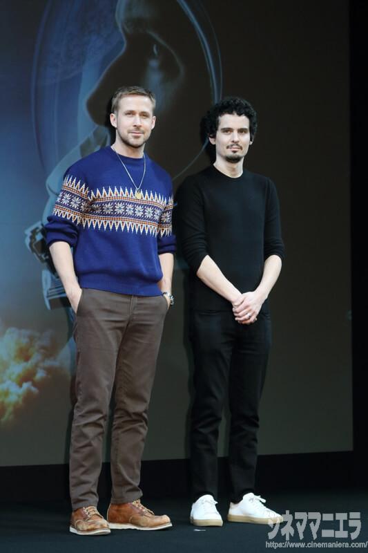 左からライアン・ゴズリング、デイミアン・チャゼルの全身写真