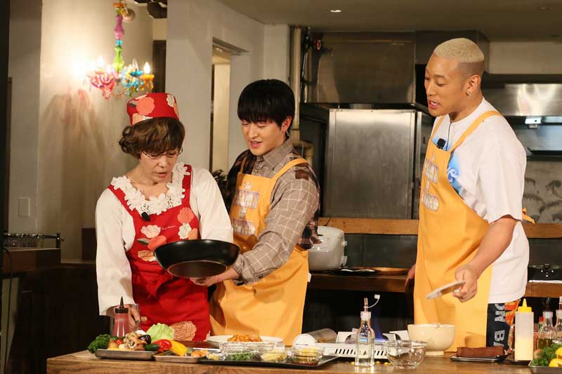 左から平野レミ、佐野玲於、関口メンディー