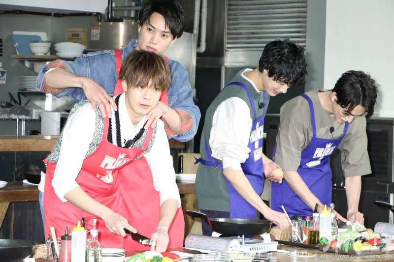 片寄涼太の肩をマッサージ?!する鈴木伸之