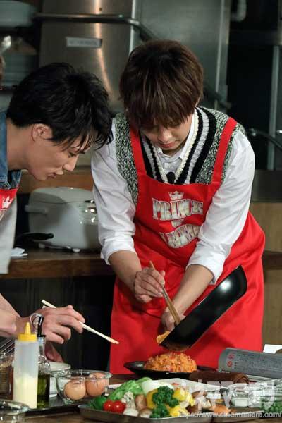 赤（片寄涼太×鈴木伸之）チームは盛り付け中