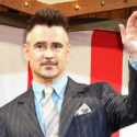 コリン・ファレル、声援に手を振りこたえる