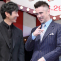 お茶目なコリン・ファレルに、西島秀俊も破顔一笑