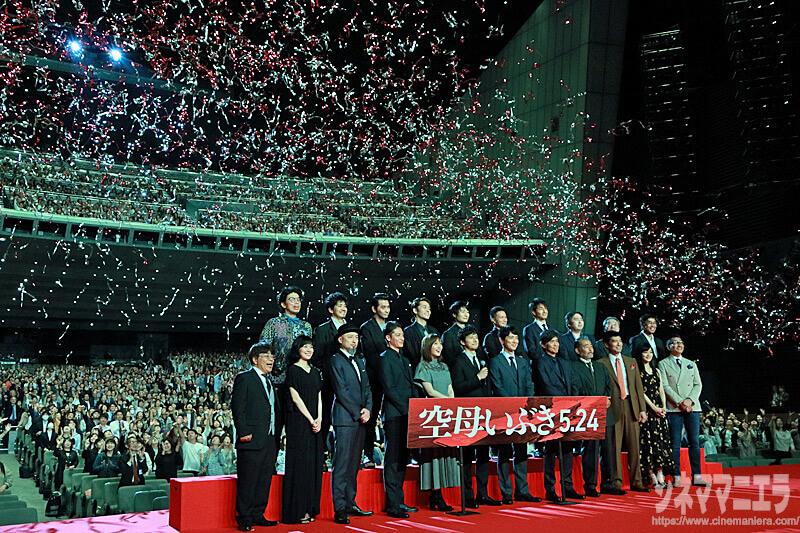 西島の「総員」のコールで、観客は「衝撃に備えよ」とレスポンス