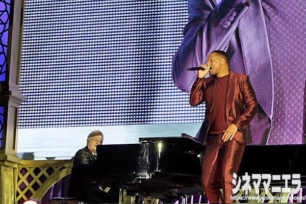 アラン・メンケン提案で「フレンド・ライク・ミー」初のコラボ披露