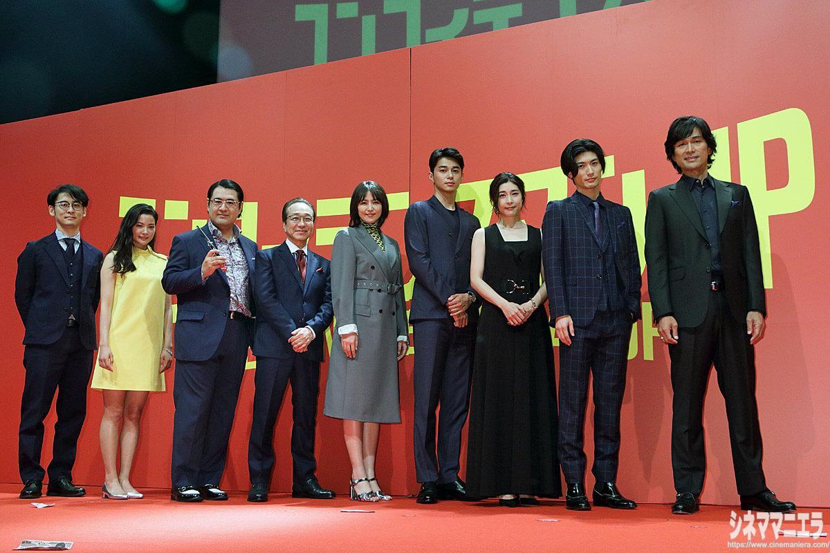 左から田中亮監督、織田梨沙、小手伸也、小日向文世、長澤まさみ、東出昌大、竹内結子、三浦春馬、江口洋介