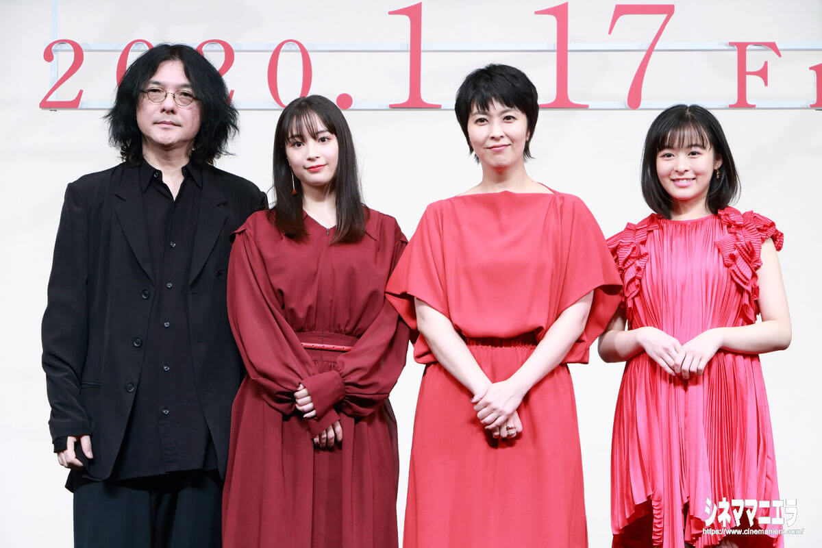 左から岩井俊二監督、広瀬すず、松たか子、森七菜