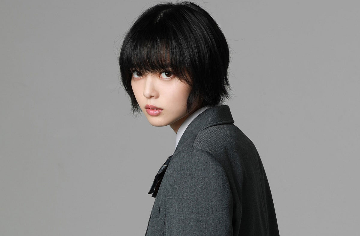 平手友梨奈(ヒウラエリカ役)