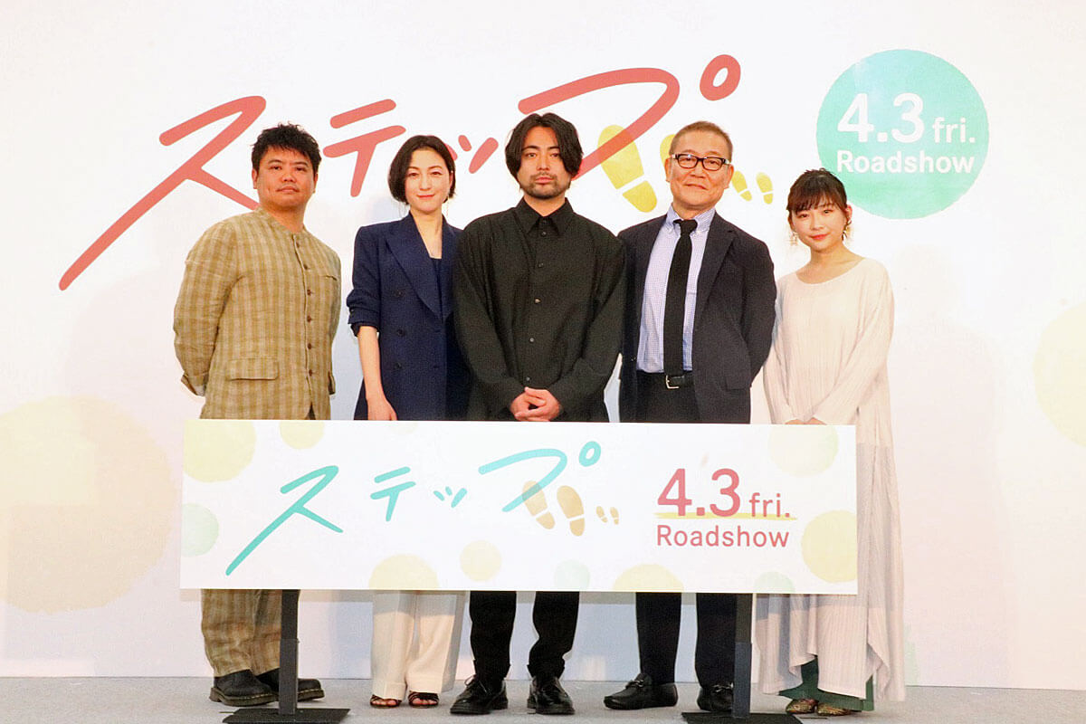 左から飯塚健監督、広末涼子、山田孝之、國村 隼、伊藤沙莉