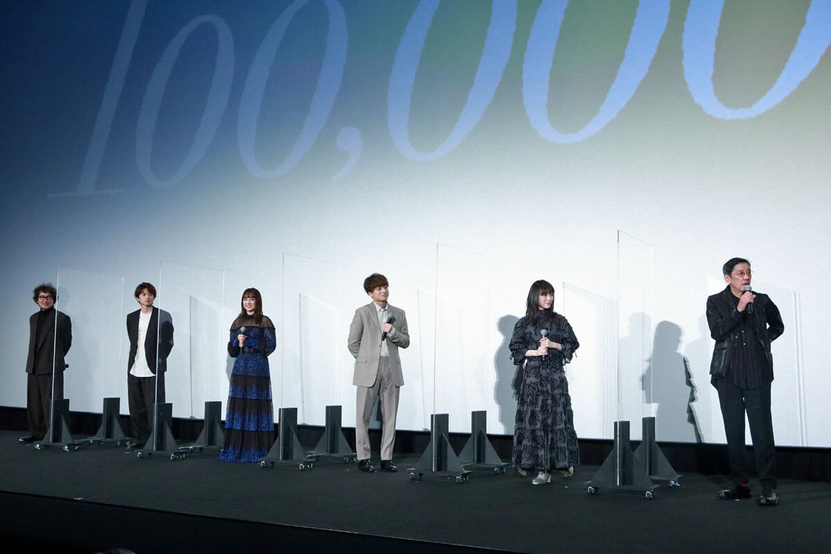 左から三木康一郎監督、白洲迅、平祐奈、白濱亜嵐、優希美青、奥田瑛二