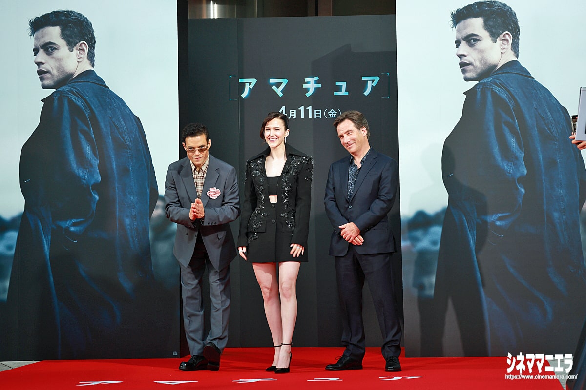 左からラミ・マレック、レイチェル・プロズナハン、ジェームズ・ホーズ監督